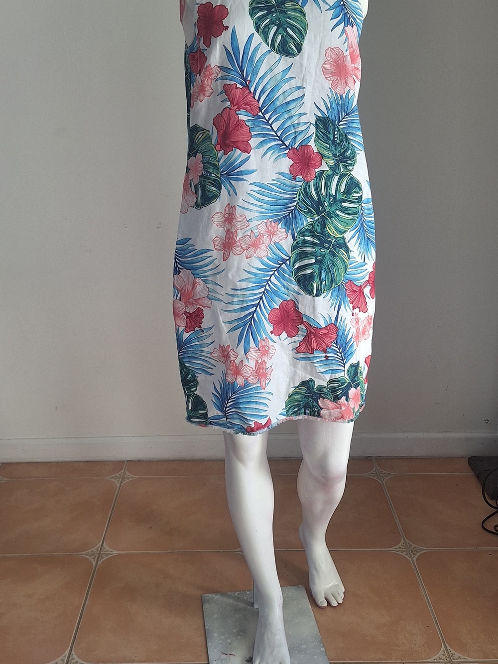 Tommy Bahama Casual White Tropical Mini Dress withe Floral Print Sz S 100% Linen